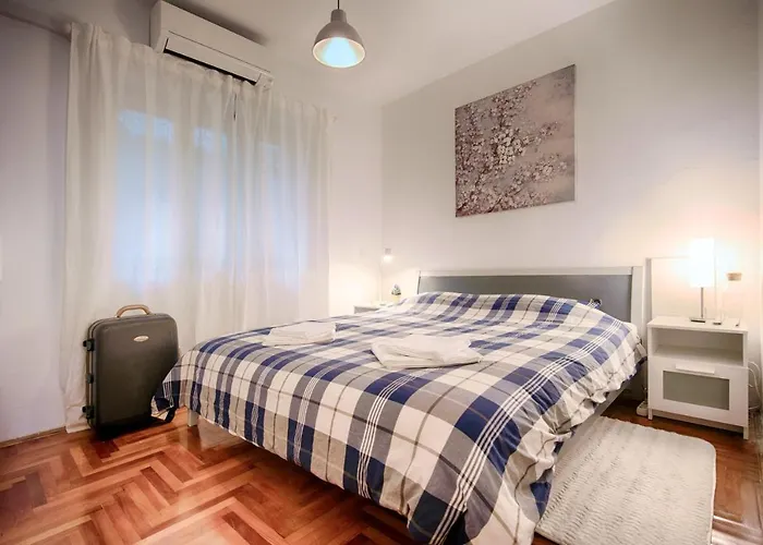 Apartman By The Sea Hvar - 14197 *